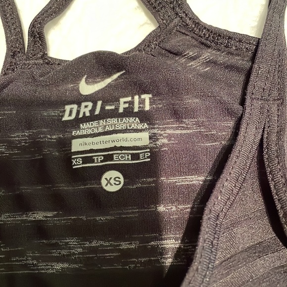 Set of 2 Nike Dri- Fit running tanks - Picture 2 of 6